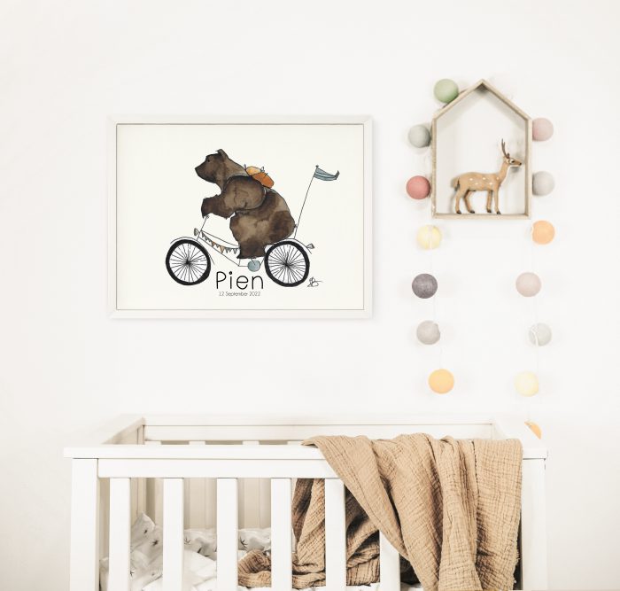 naamposter met beer op een fiets